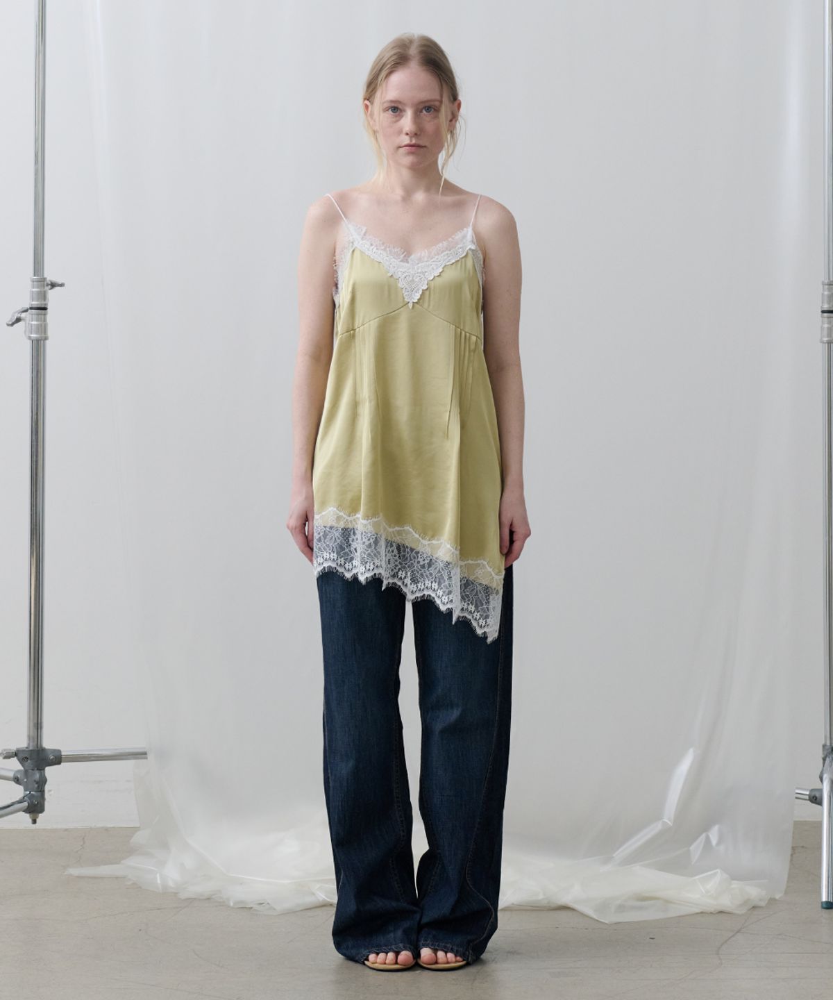 토아베(TOAVE) Lace Slip Layered Bustier Top (Olive)