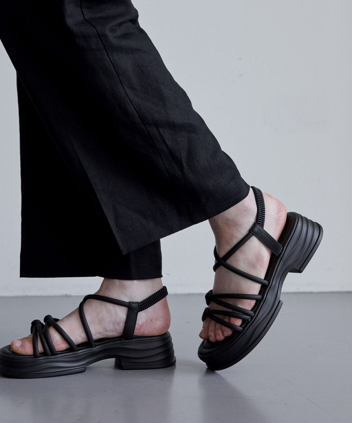 스퍼(SPUR) Dune Double X Softly Sandal 스트랩 샌들 5.5cm -WS9042 (2color)