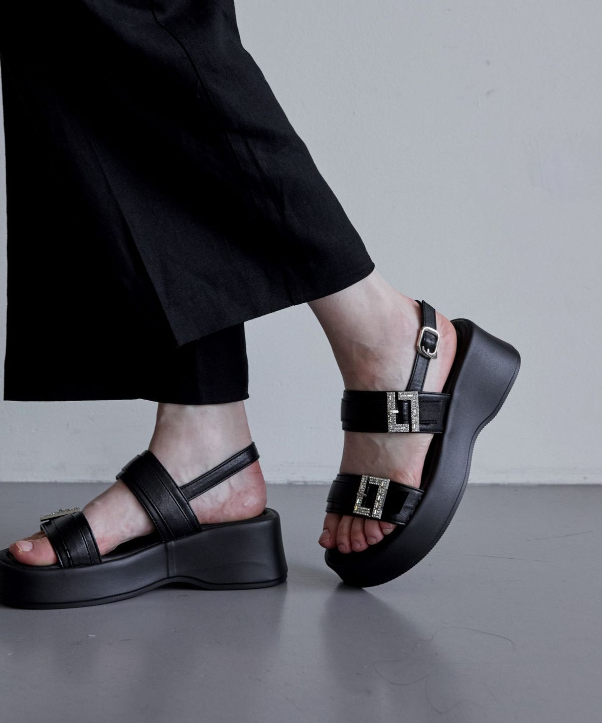 스퍼(SPUR) Dune Double Belted Sandal 스트랩 샌들 6.5cm -WS9051 (2color)