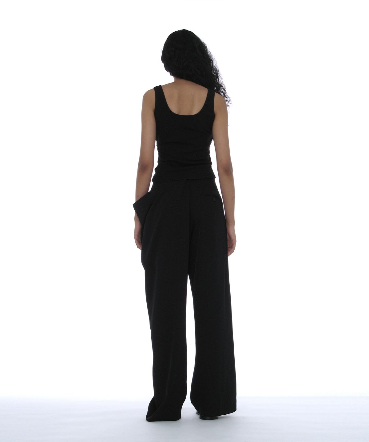 파르티멘토 우먼(PARTIMENTO WOMEN) 러치드 슬리브리스_블랙