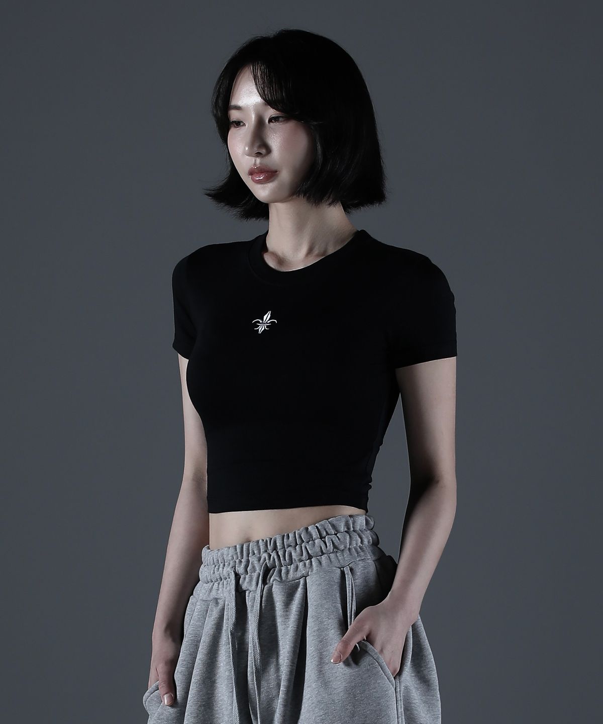 카미드(CARMID) (W) 노블 크롭 반팔 [블랙]