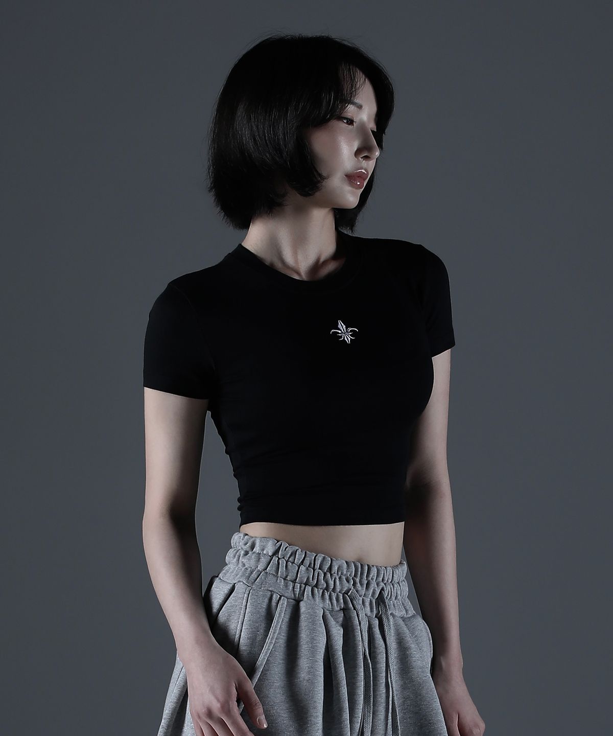 카미드(CARMID) (W) 노블 크롭 반팔 [블랙]