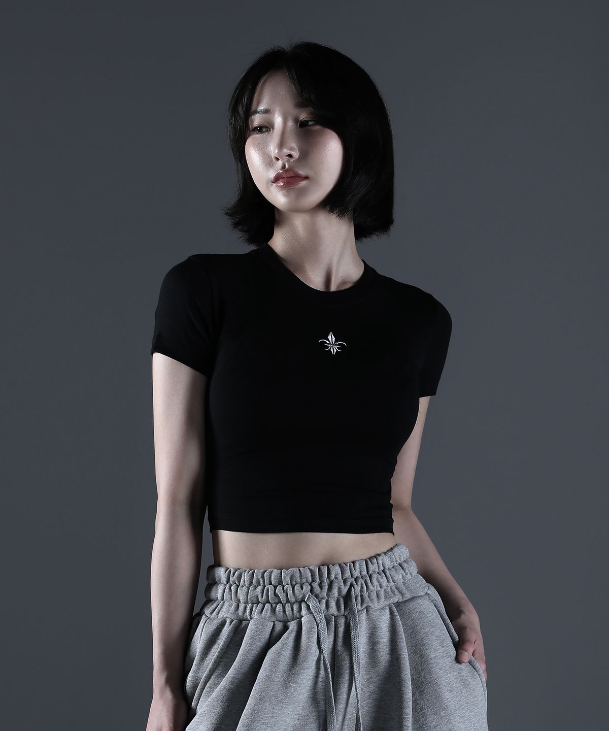 카미드(CARMID) (W) 노블 크롭 반팔 [블랙]