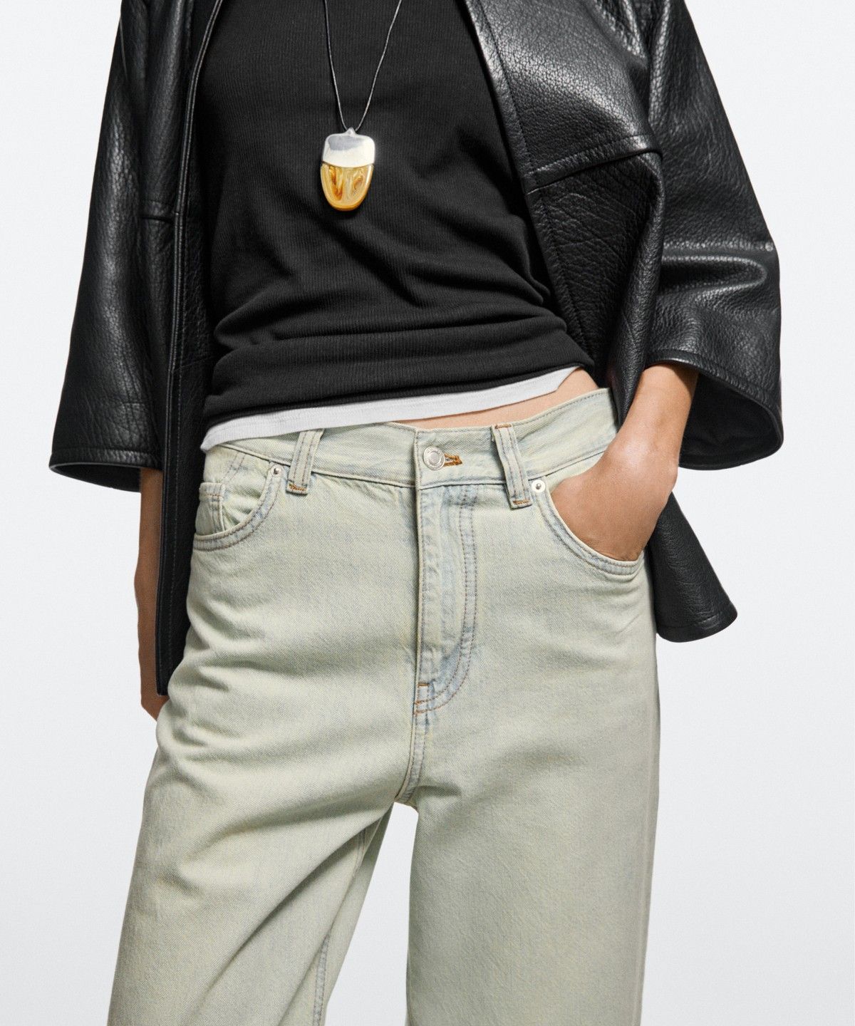 마시모두띠(MASSIMO DUTTI) 와이드 레그 크롭 미드라이즈 진