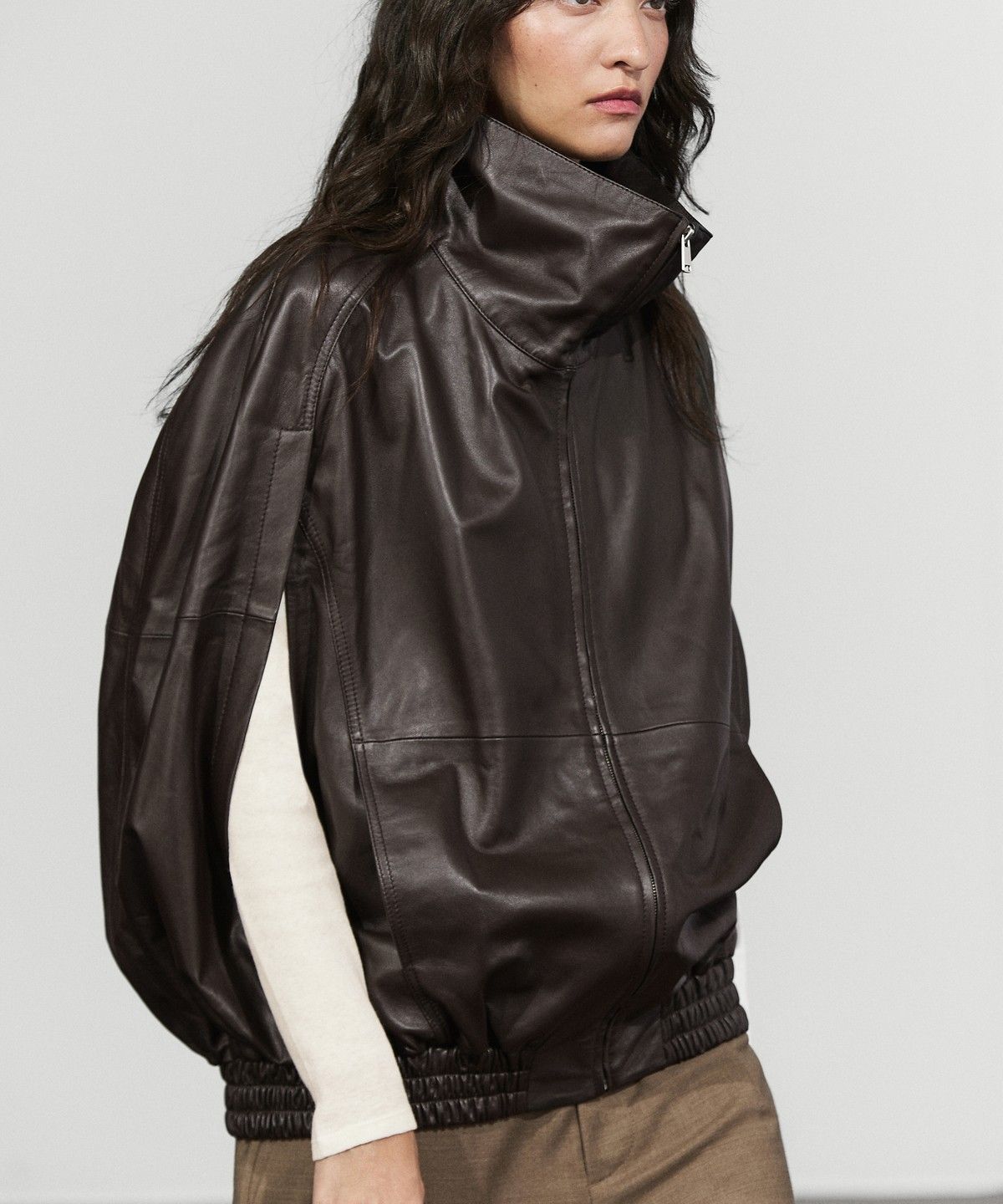 마시모두띠(MASSIMO DUTTI) 나파 가죽 봄버 베스트