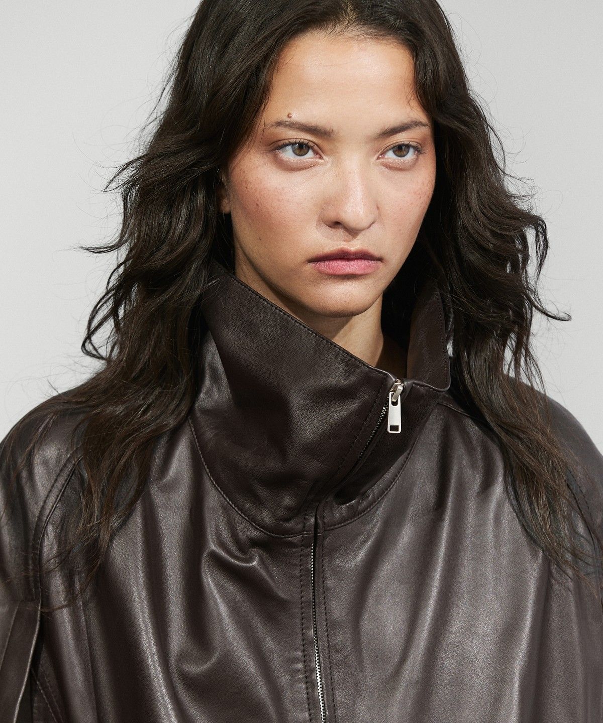 마시모두띠(MASSIMO DUTTI) 나파 가죽 봄버 베스트