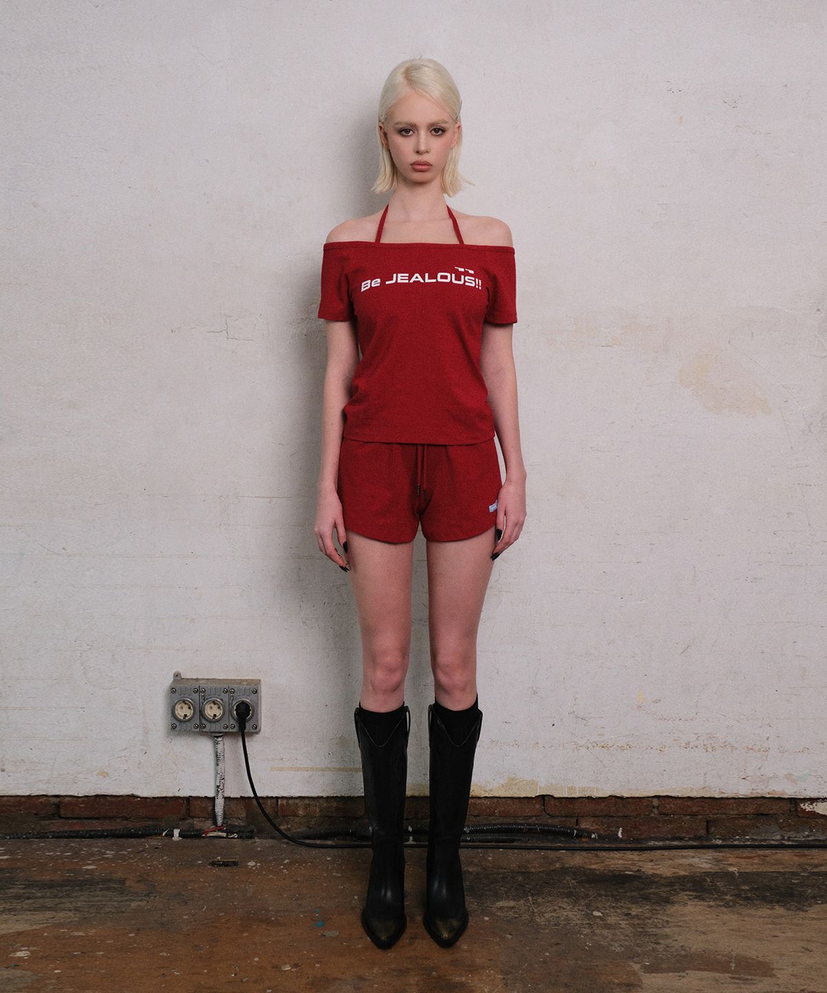 레코딩하우스(RECORDINGHOUSE) W BE JEALOUS OFF SHOULDER TEE [RED]