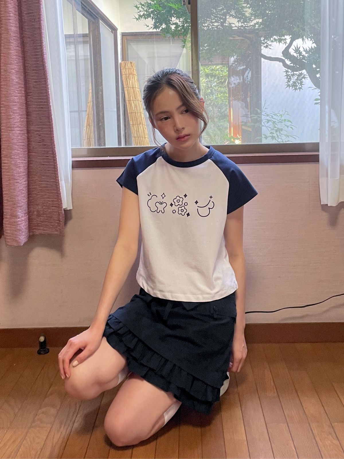 로액슈얼(LO AXUAL) 리틀 포레스트 래글런 티셔츠