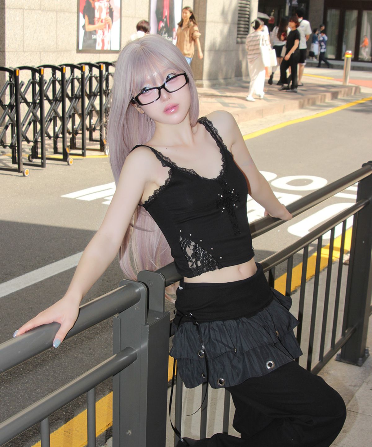 체리퀴리(CHERRYQUIRI) cross patch lace sleeveless - black