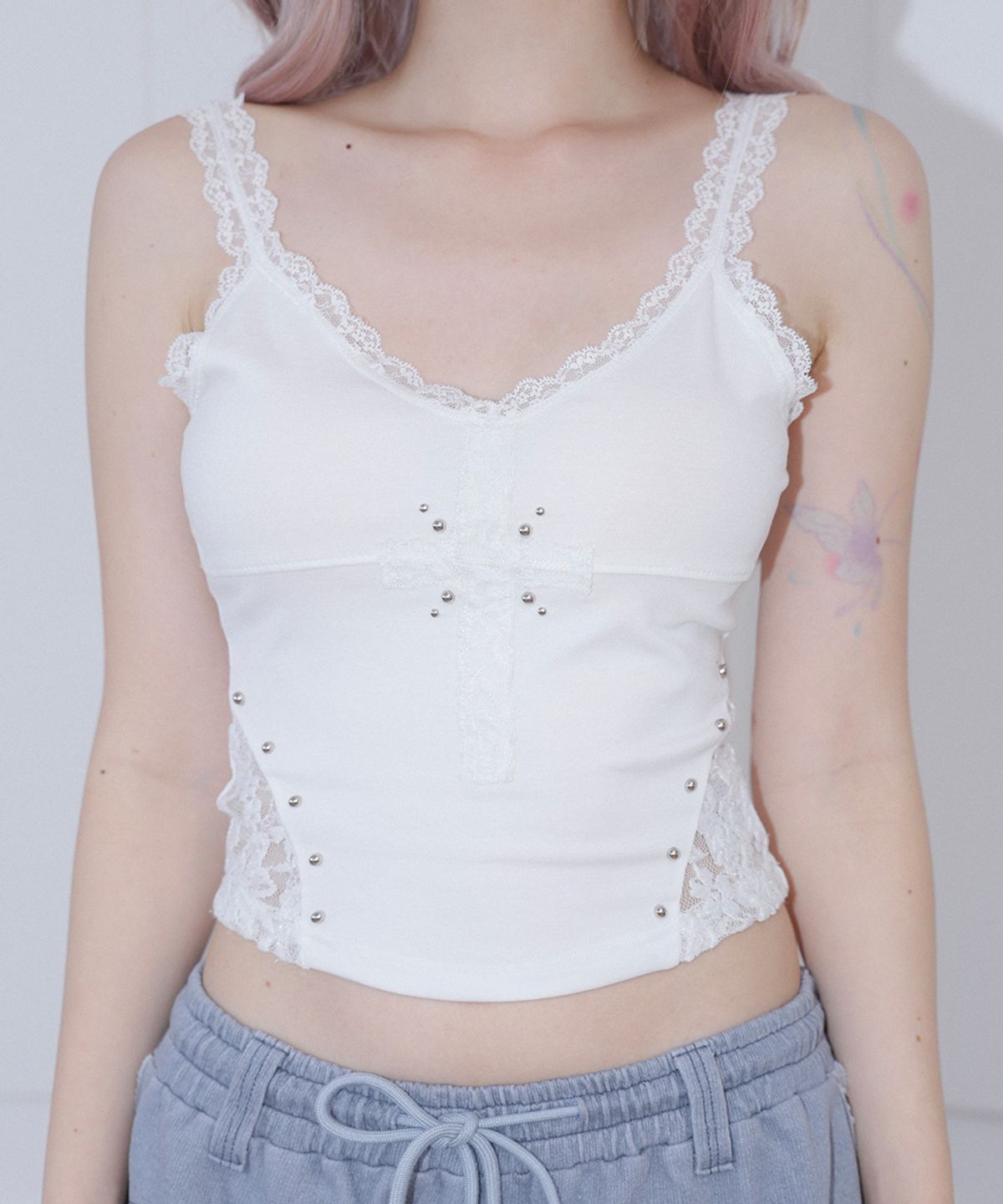체리퀴리(CHERRYQUIRI) cross patch lace sleeveless - white