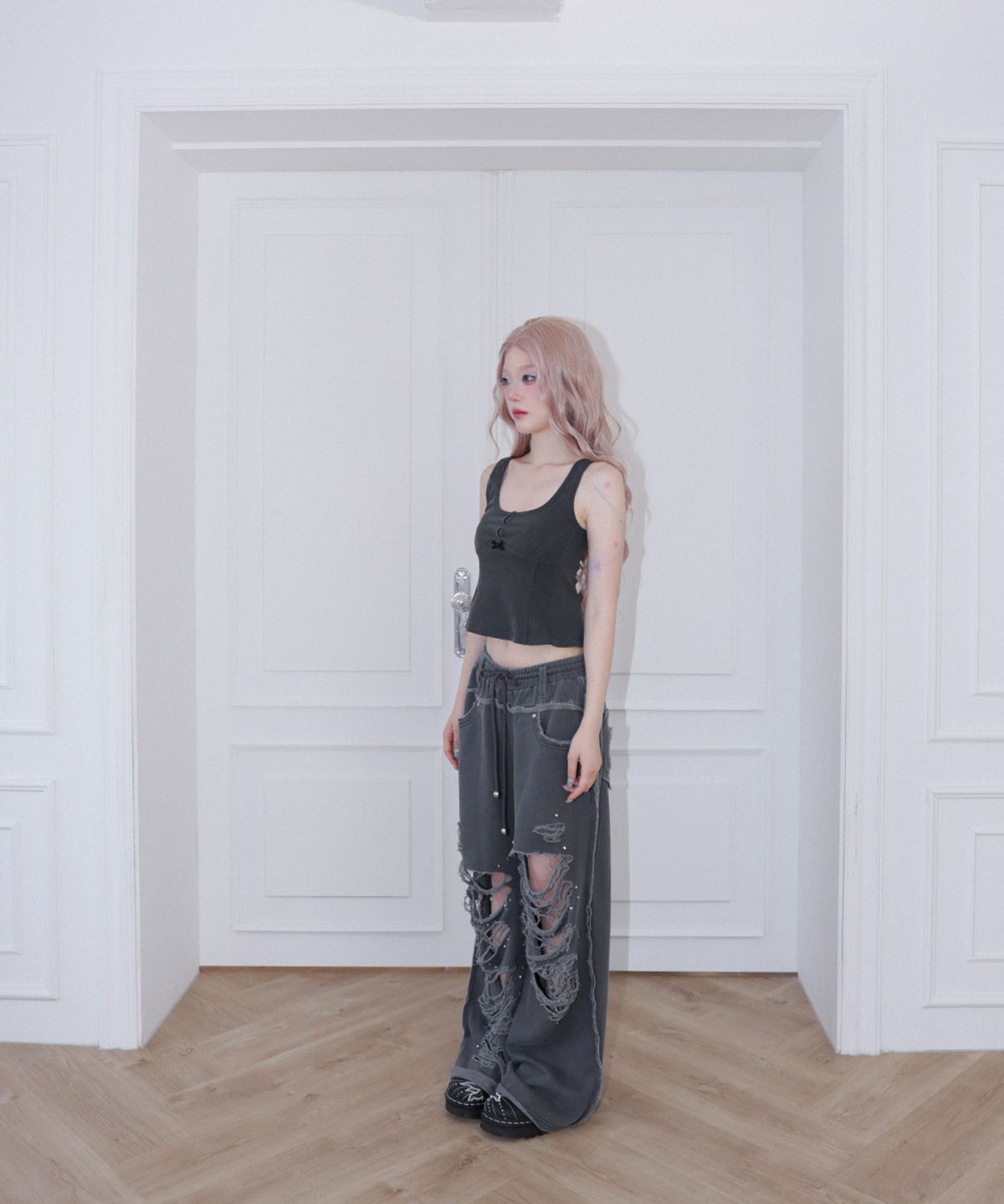 체리퀴리(CHERRYQUIRI) damage stud jogger pt -washed charcoal
