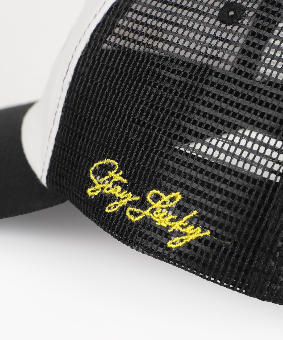 언노운컴노멀(UNKNOWNCOMENORMAL) FFL Mesh Trucker Cap [WHITE]