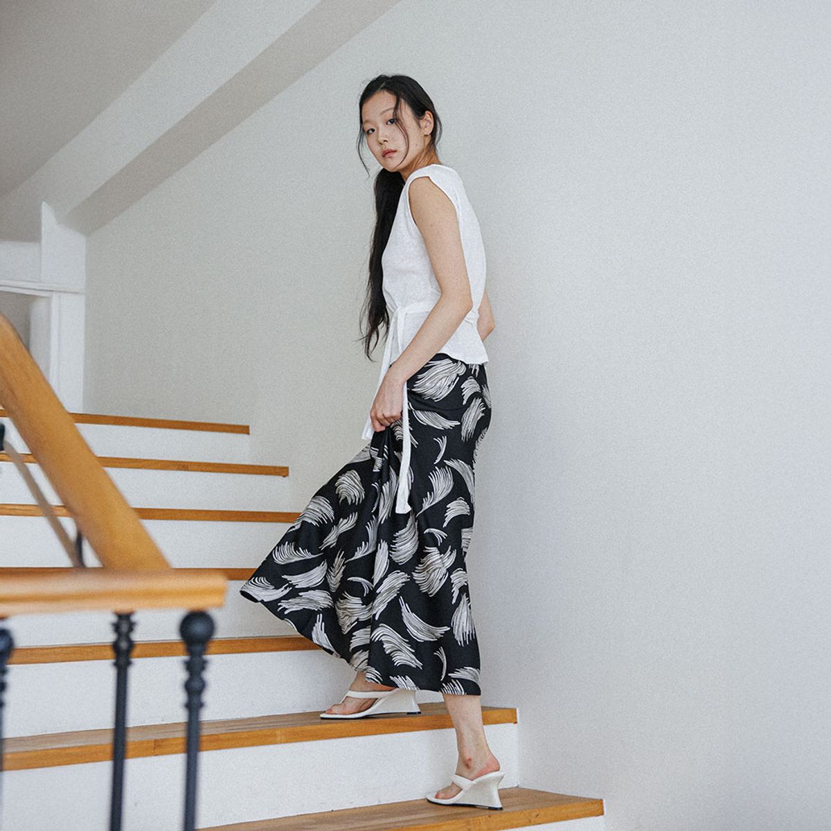 랭썬(LANGSON) LS_Natural waist tie knit top_WHITE