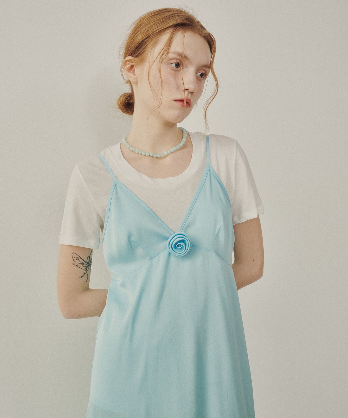 멜리앤로즈(MELLY&ROSE) 로즈 코사지 쉬어 롱 드레스(315302)_BLUE
