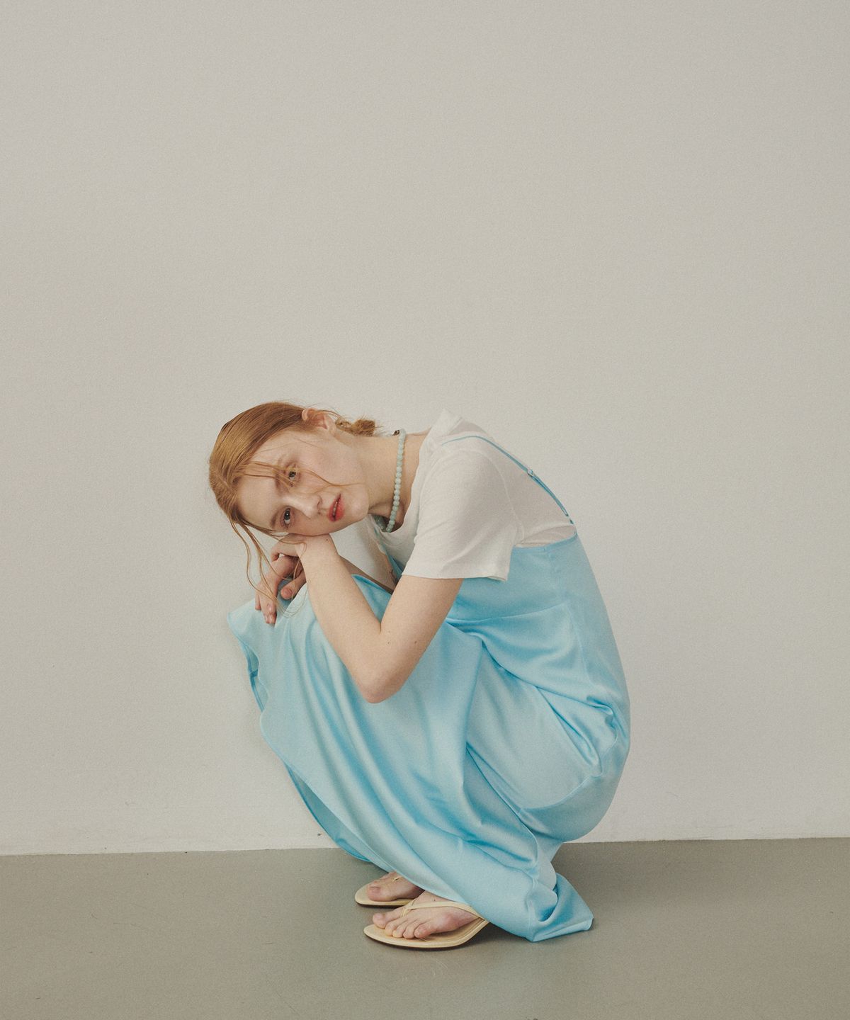 멜리앤로즈(MELLY&ROSE) 로즈 코사지 쉬어 롱 드레스(315302)_BLUE