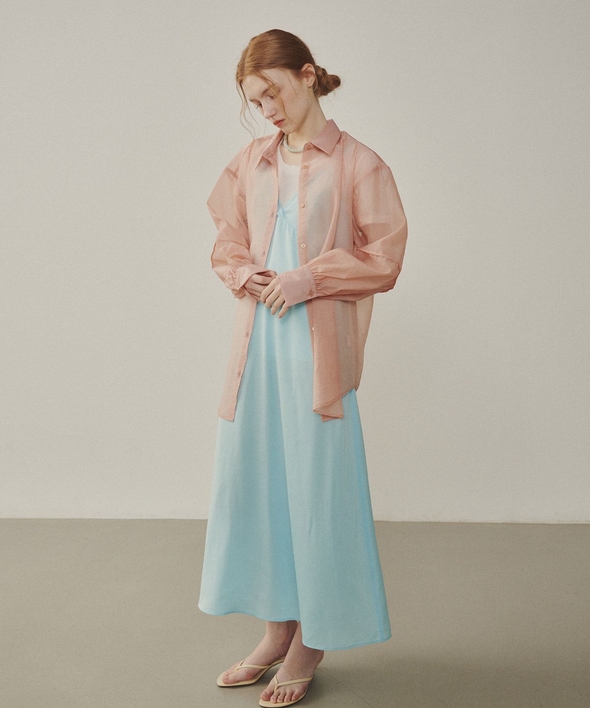 멜리앤로즈(MELLY&ROSE) 로즈 코사지 쉬어 롱 드레스(315302)_BLUE