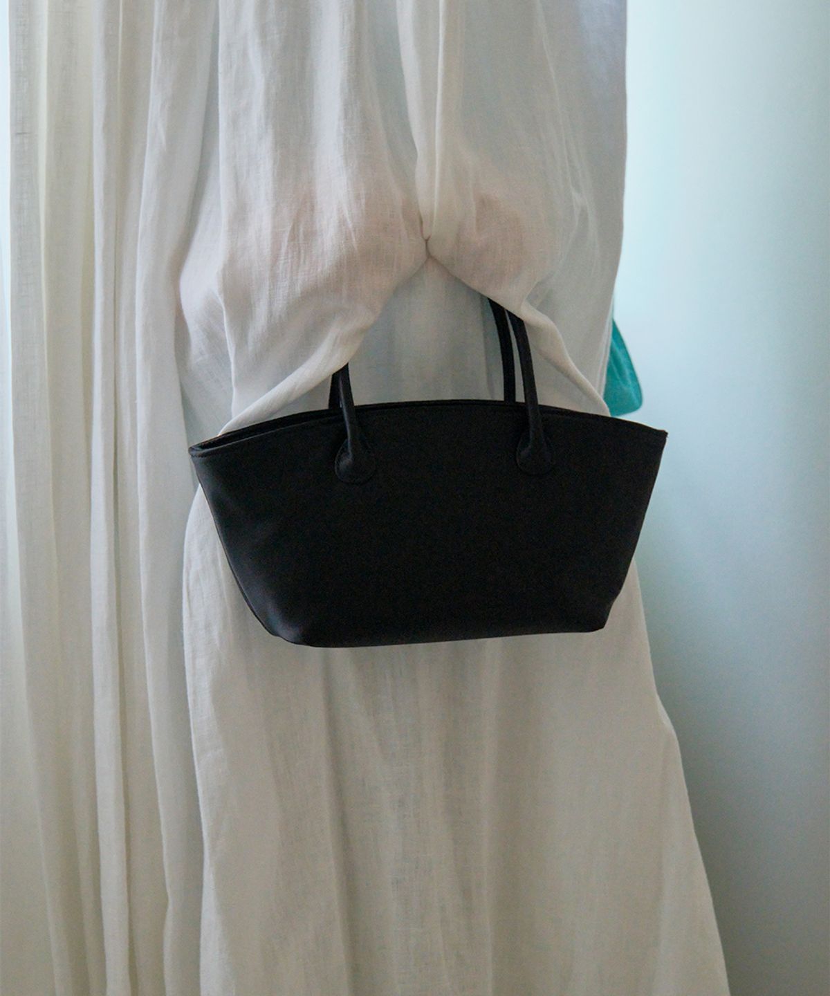 까르몽드(CARMONDE) Grip Mini Bag_Black