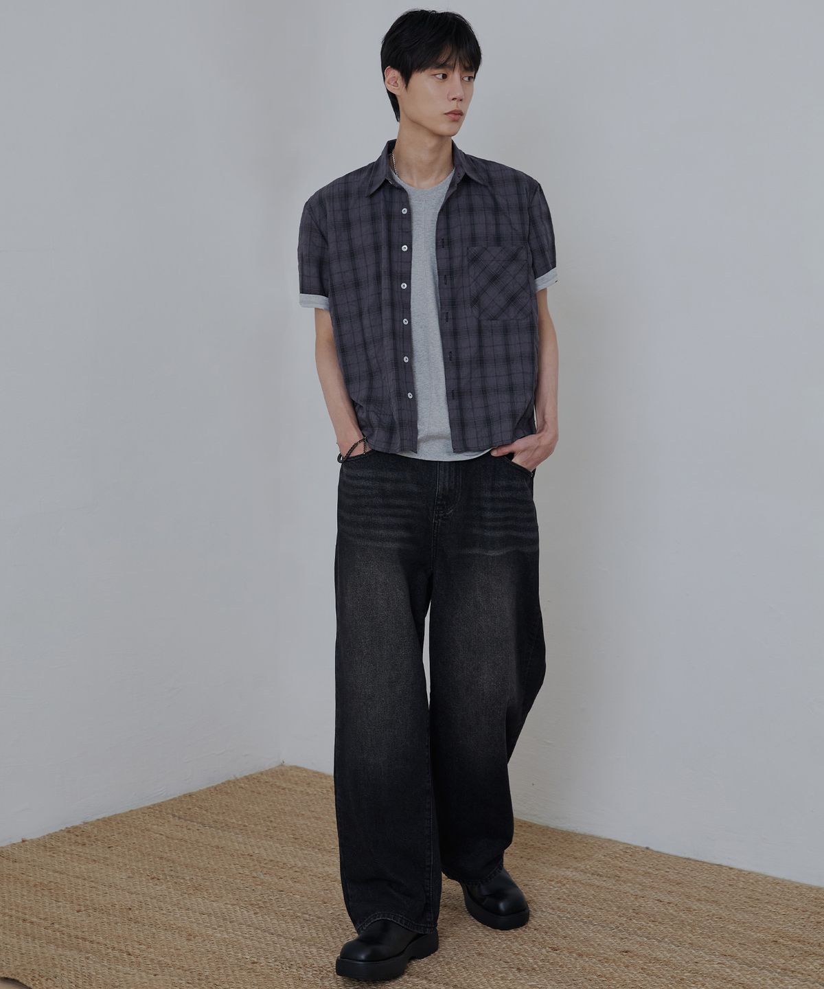 노드유(NODU) 시어서커 체크 크롭 하프 셔츠 [차콜]