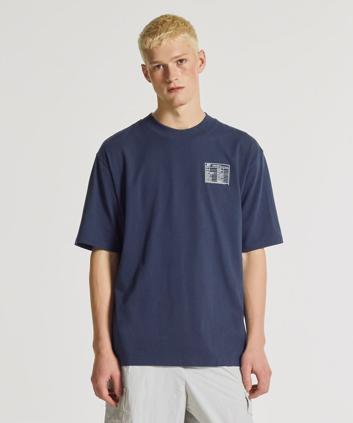 뉴발란스(NEW BALANCE) NBNEG32813 / UNI Blueprint 그래픽 반팔티 (NAVY)