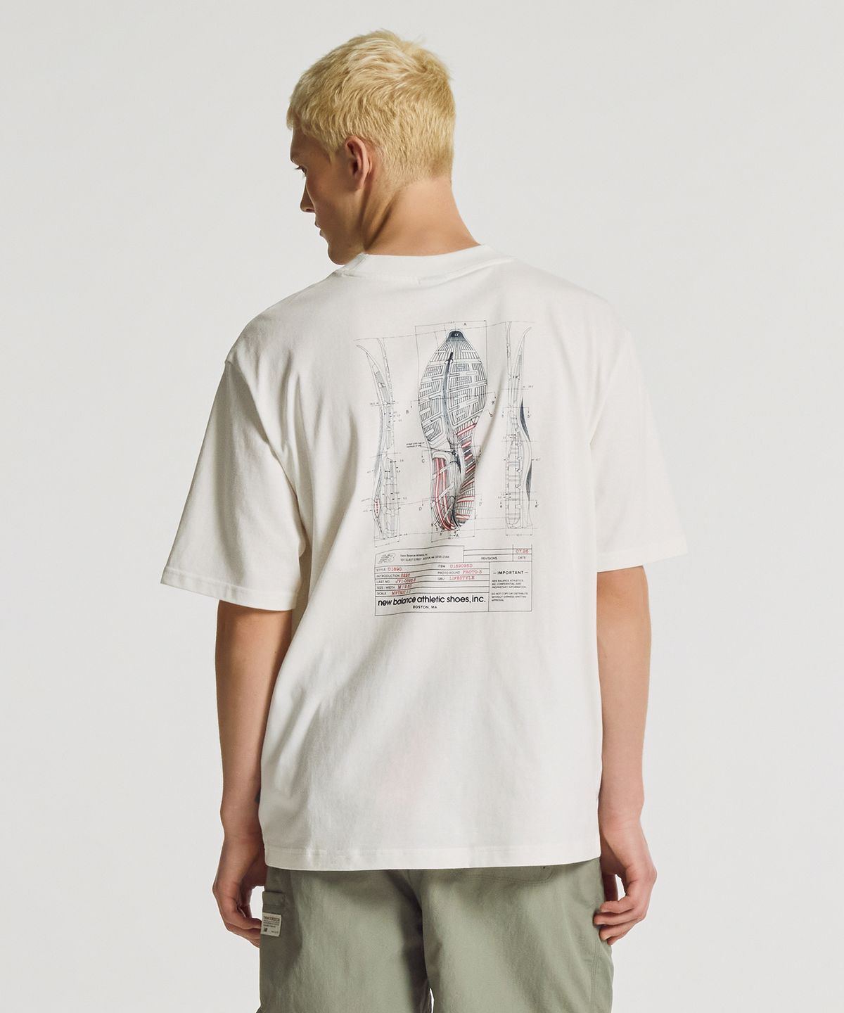 뉴발란스(NEW BALANCE) NBNEG32813 / UNI Blueprint 그래픽 반팔티 (WHITE)