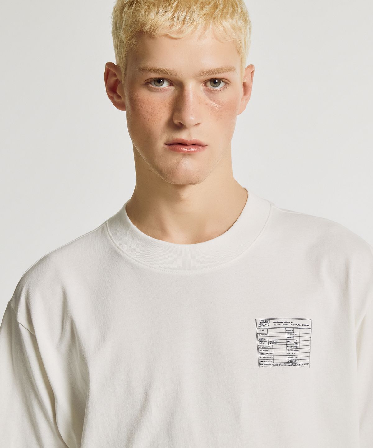 뉴발란스(NEW BALANCE) NBNEG32813 / UNI Blueprint 그래픽 반팔티 (WHITE)