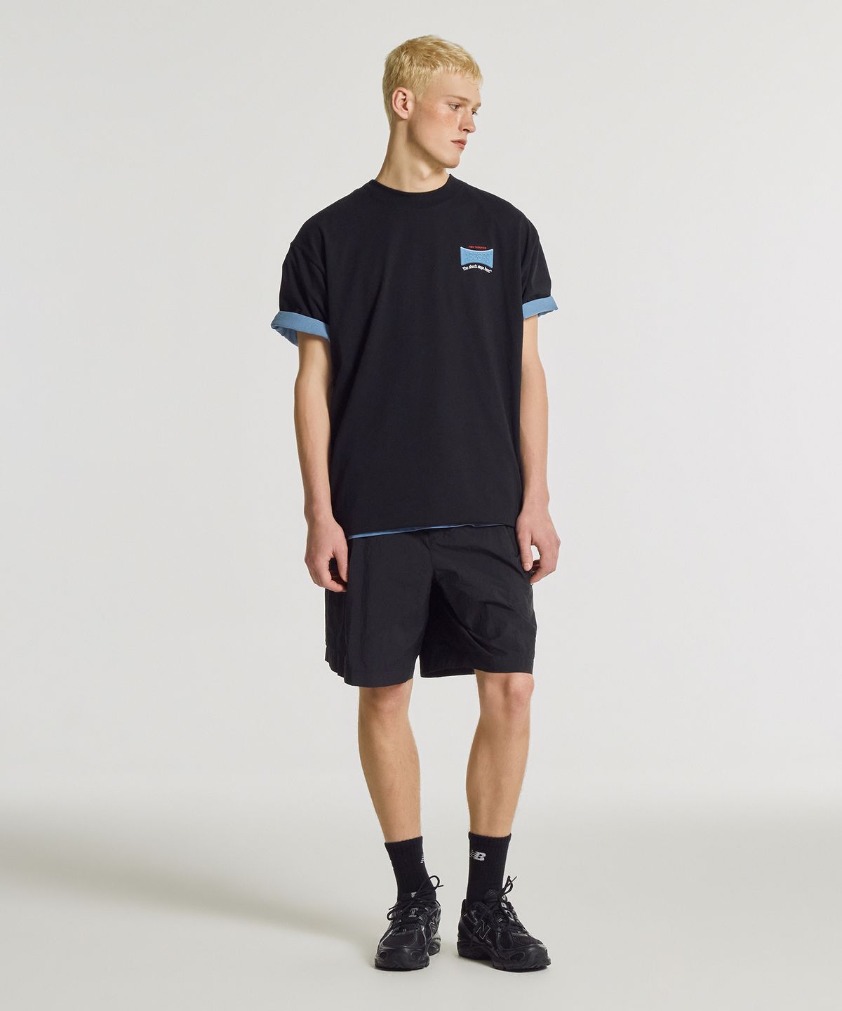 뉴발란스(NEW BALANCE) NBNEG32803 / UNI Abozorb 그래픽 반팔티 (BLACK)