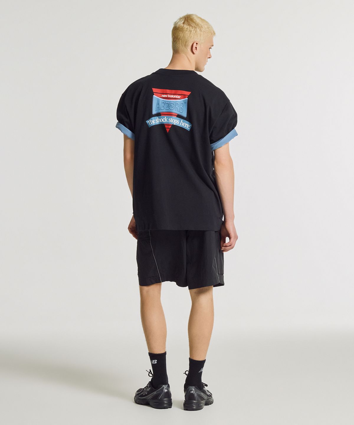 뉴발란스(NEW BALANCE) NBNEG32803 / UNI Abozorb 그래픽 반팔티 (BLACK)