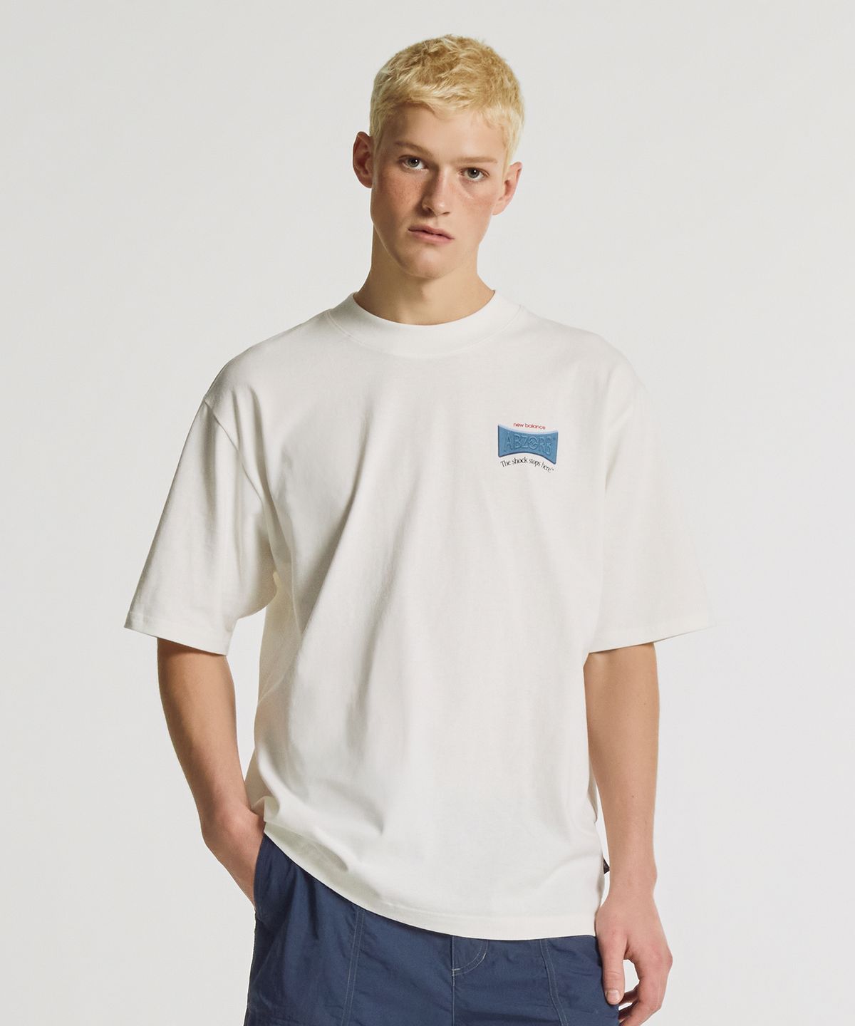 뉴발란스(NEW BALANCE) NBNEG32803 / UNI Abozorb 그래픽 반팔티 (WHITE)