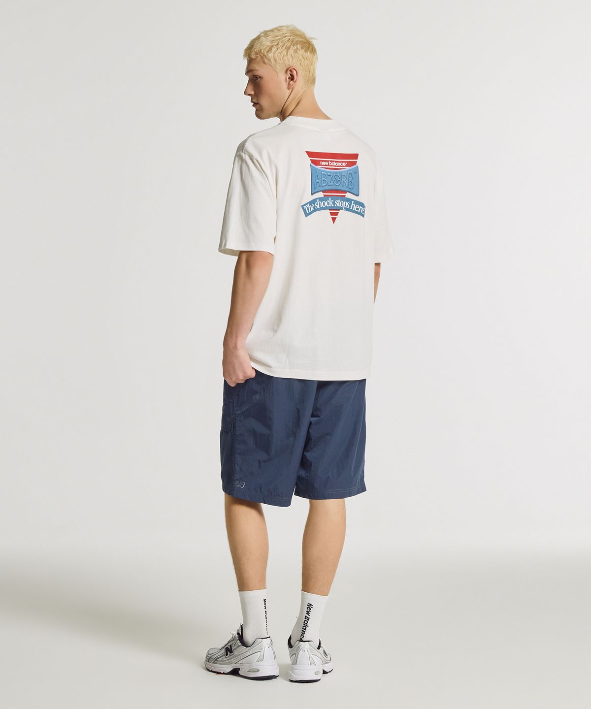 뉴발란스(NEW BALANCE) NBNEG32803 / UNI Abozorb 그래픽 반팔티 (WHITE)