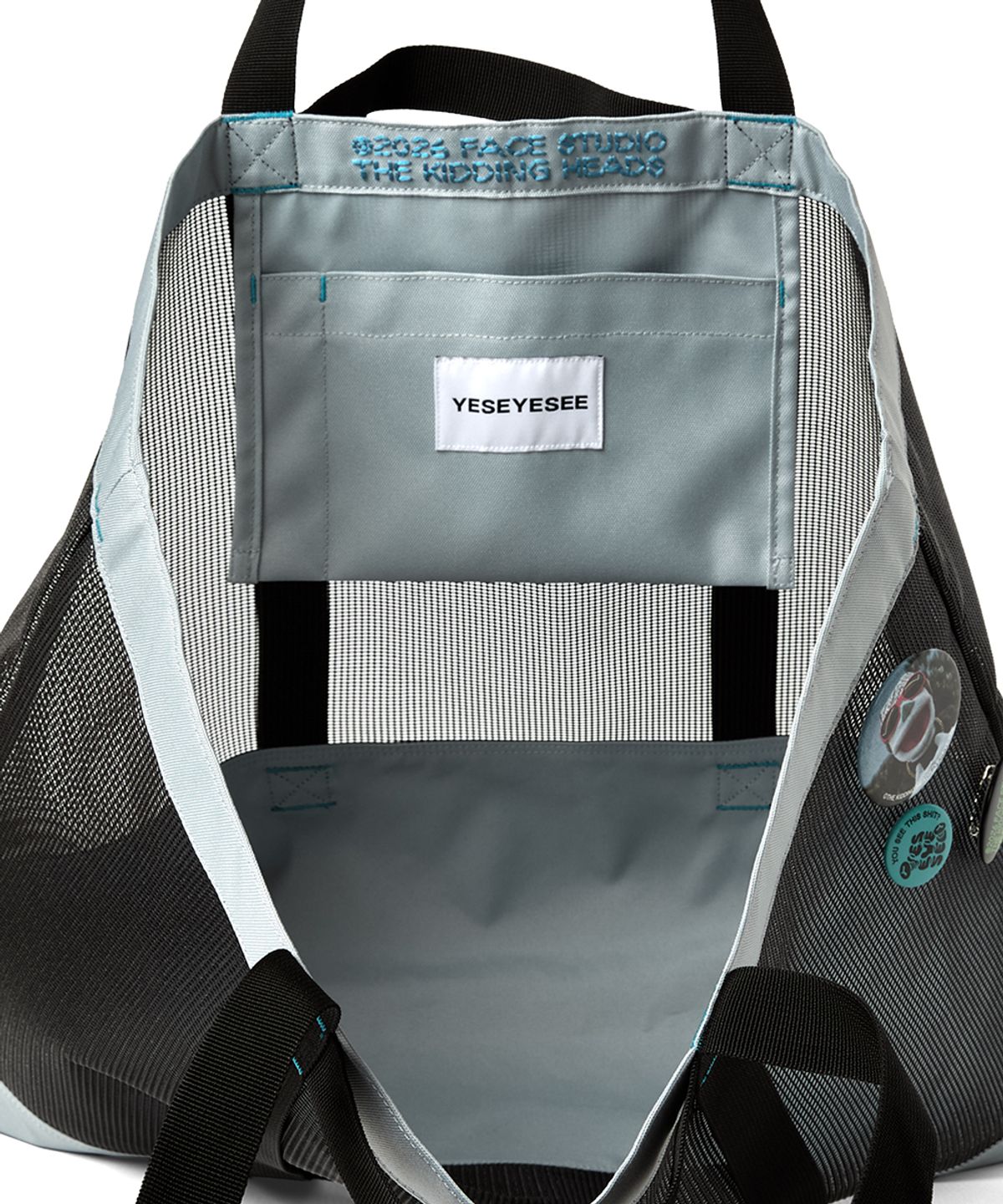 예스아이씨(YESEYESEE) FACE OKA Badge Mesh Tote Cool Grey