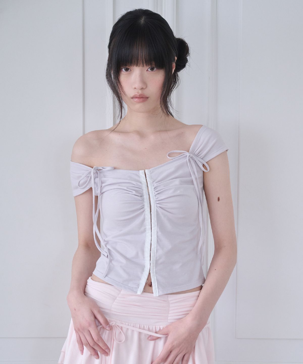 서울리(SEOULI) SOFT SHIRRING HOOK TOP [HAZY GREY]