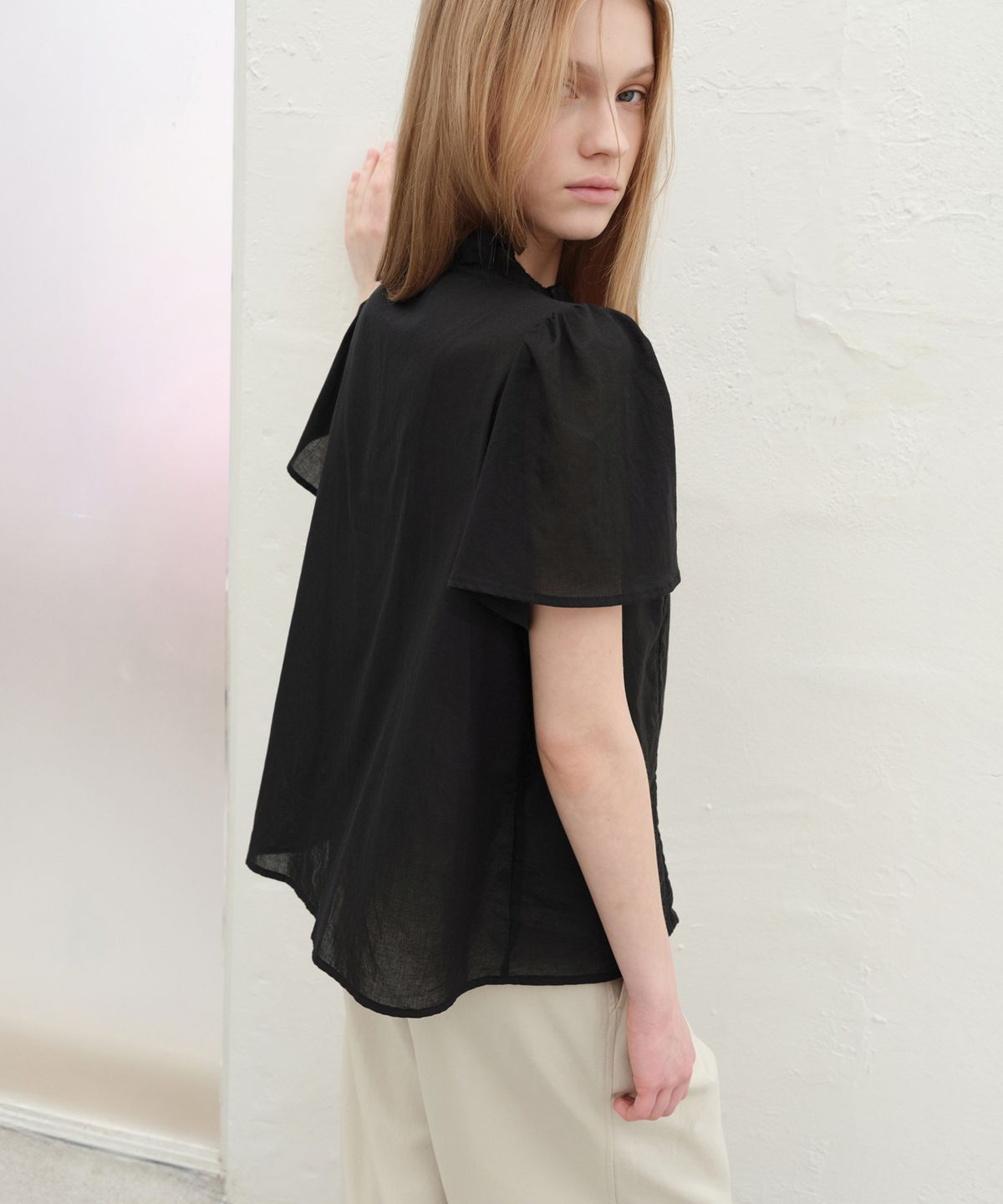 르바(LEVAR) French Ruffle Blouse - Black