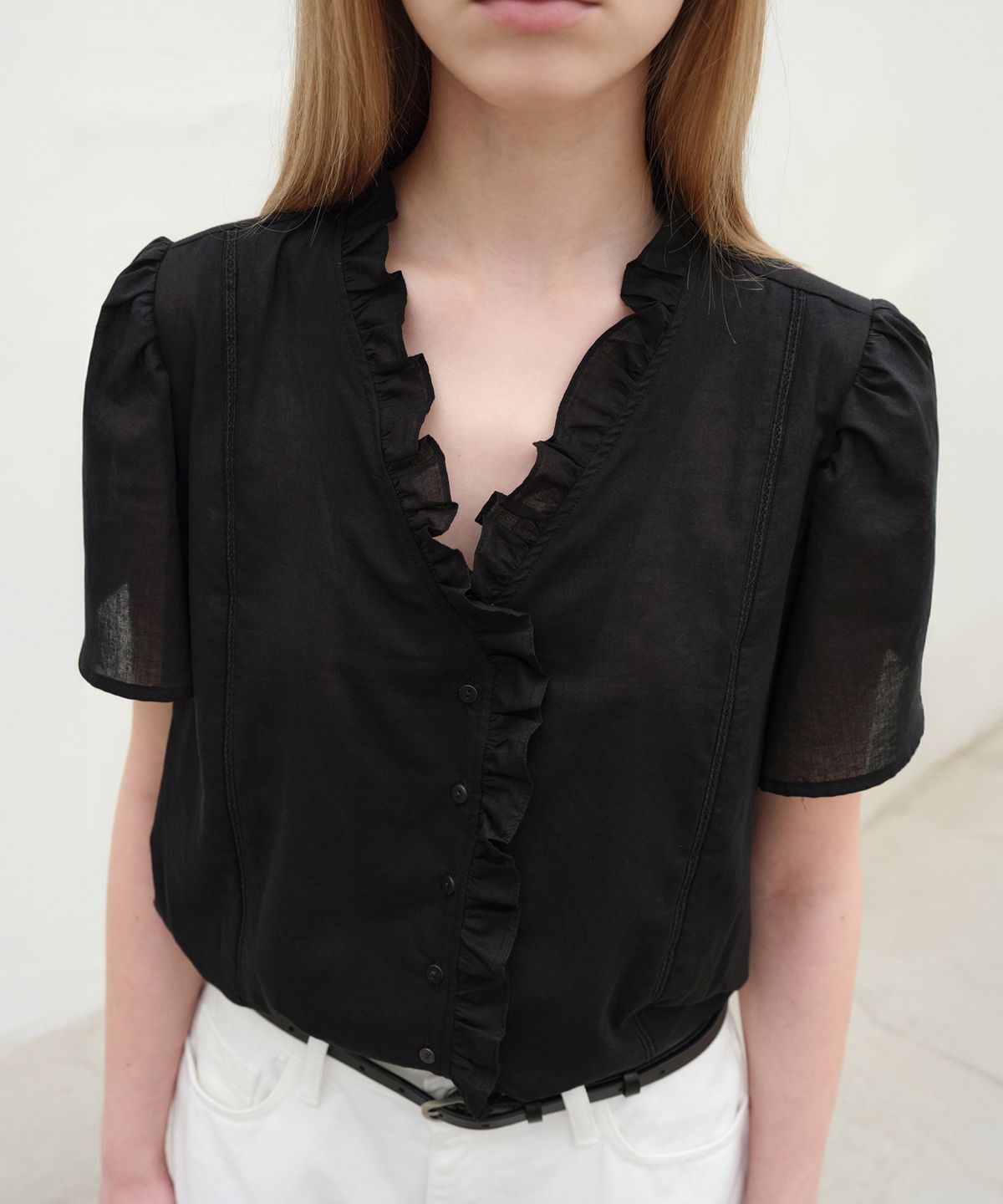 르바(LEVAR) French Ruffle Blouse - Black