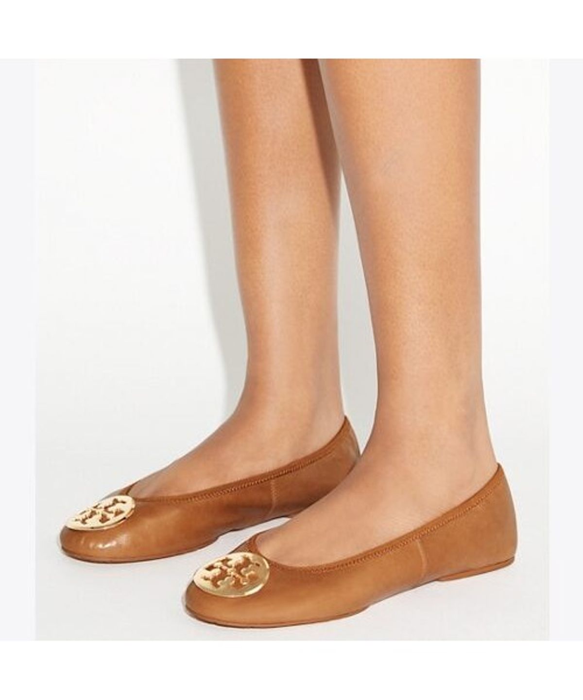토리버치(TORYBURCH) 래바 트래블 발레 - 피칸 프랄린 / 골드