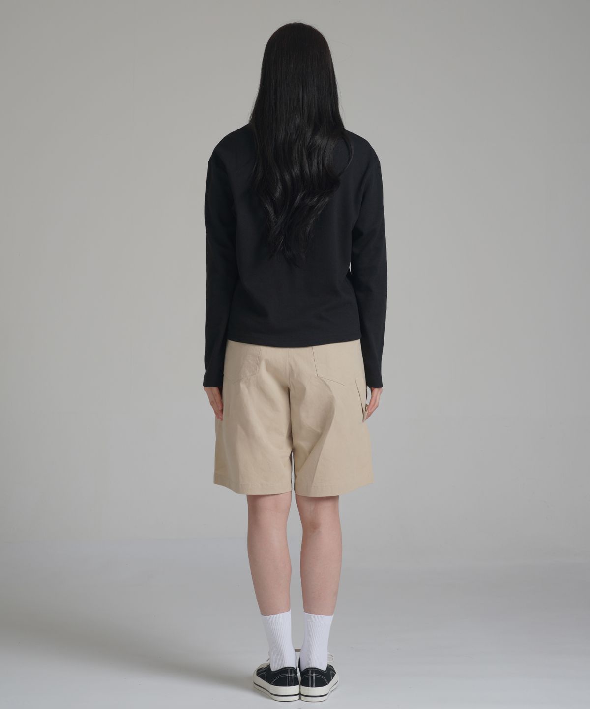노밍(NOMING) 치노 원턱 스트랩 와이드 버뮤다 쇼츠 - 베이지