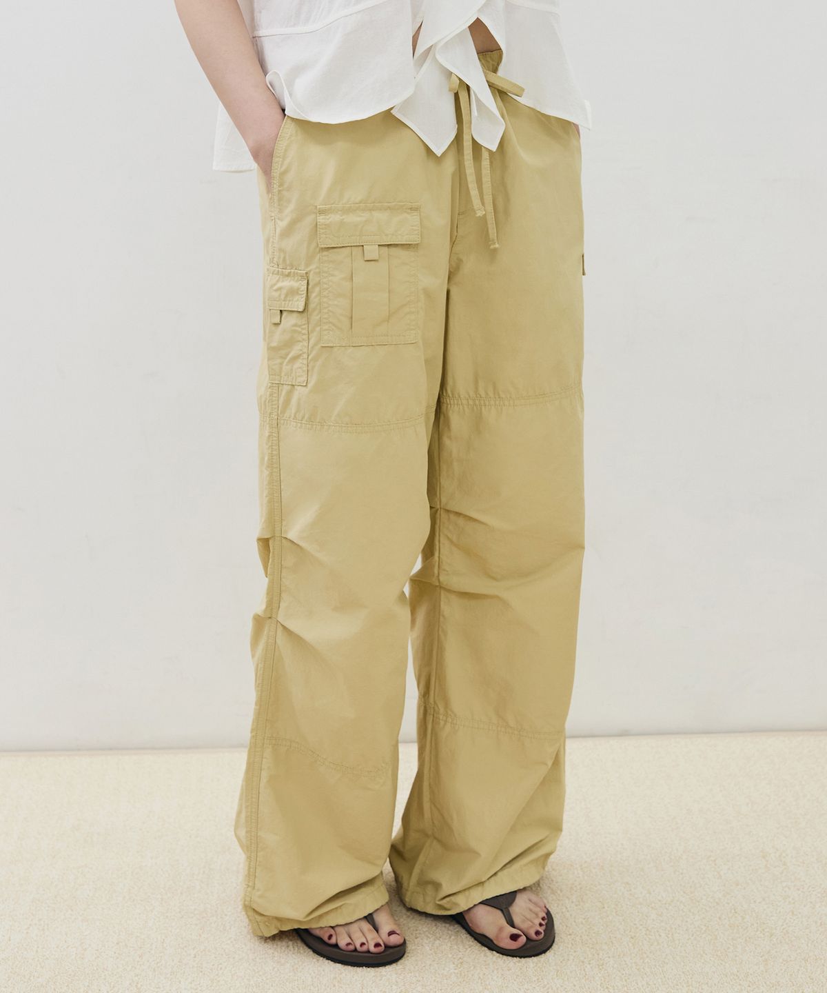 드로우핏 우먼(DRAWFIT WOMEN) 나일론 와이드 조거 팬츠 [L.BEIGE]