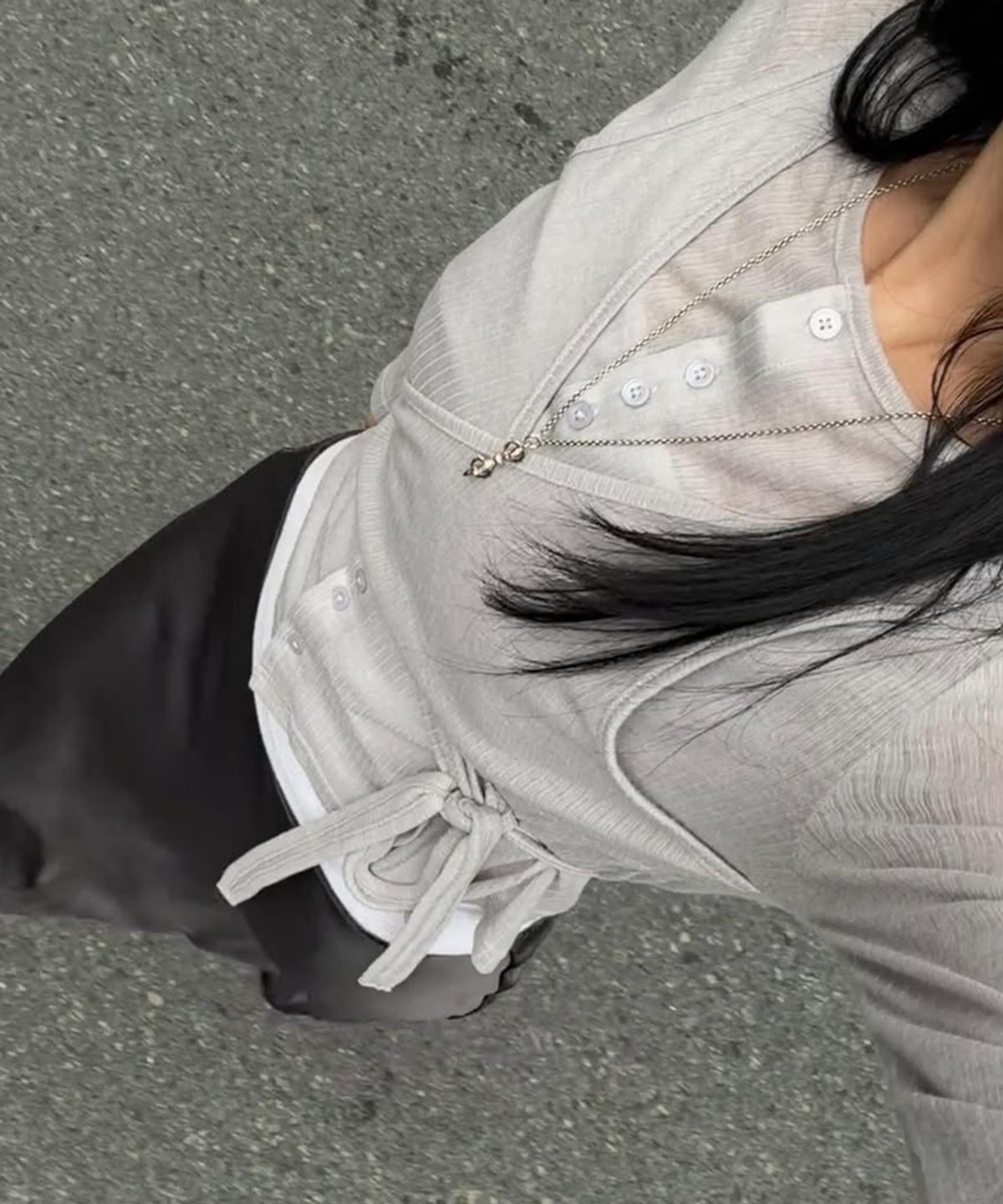 로우그(RAWGUE) 크로스 랩 카디건_그레이