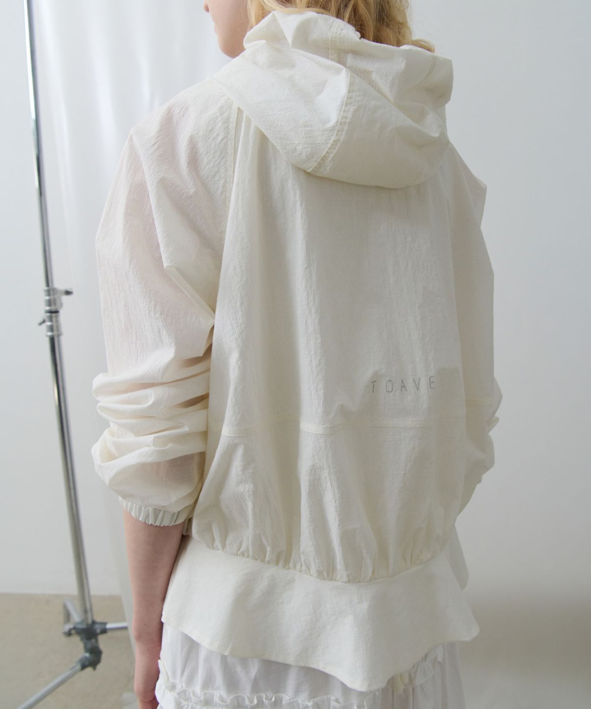 토아베(TOAVE) Flare Line Windbreaker (Ivory)