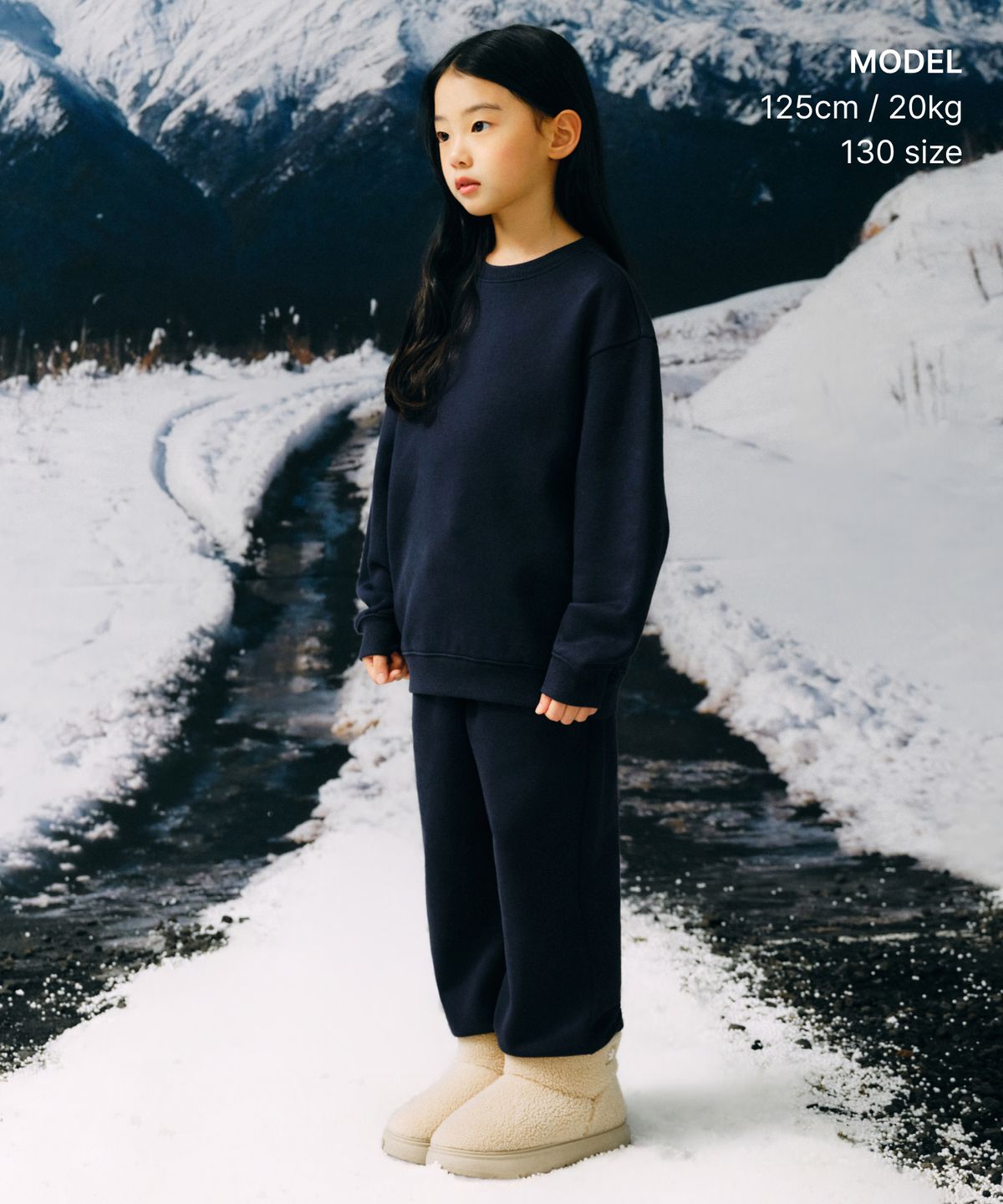 무신사 스탠다드 키즈(MUSINSA STANDARD KIDS) 기모 오버사이즈 스웨트셔츠 & 기모 스웨트 팬츠 셋업 [네이비]