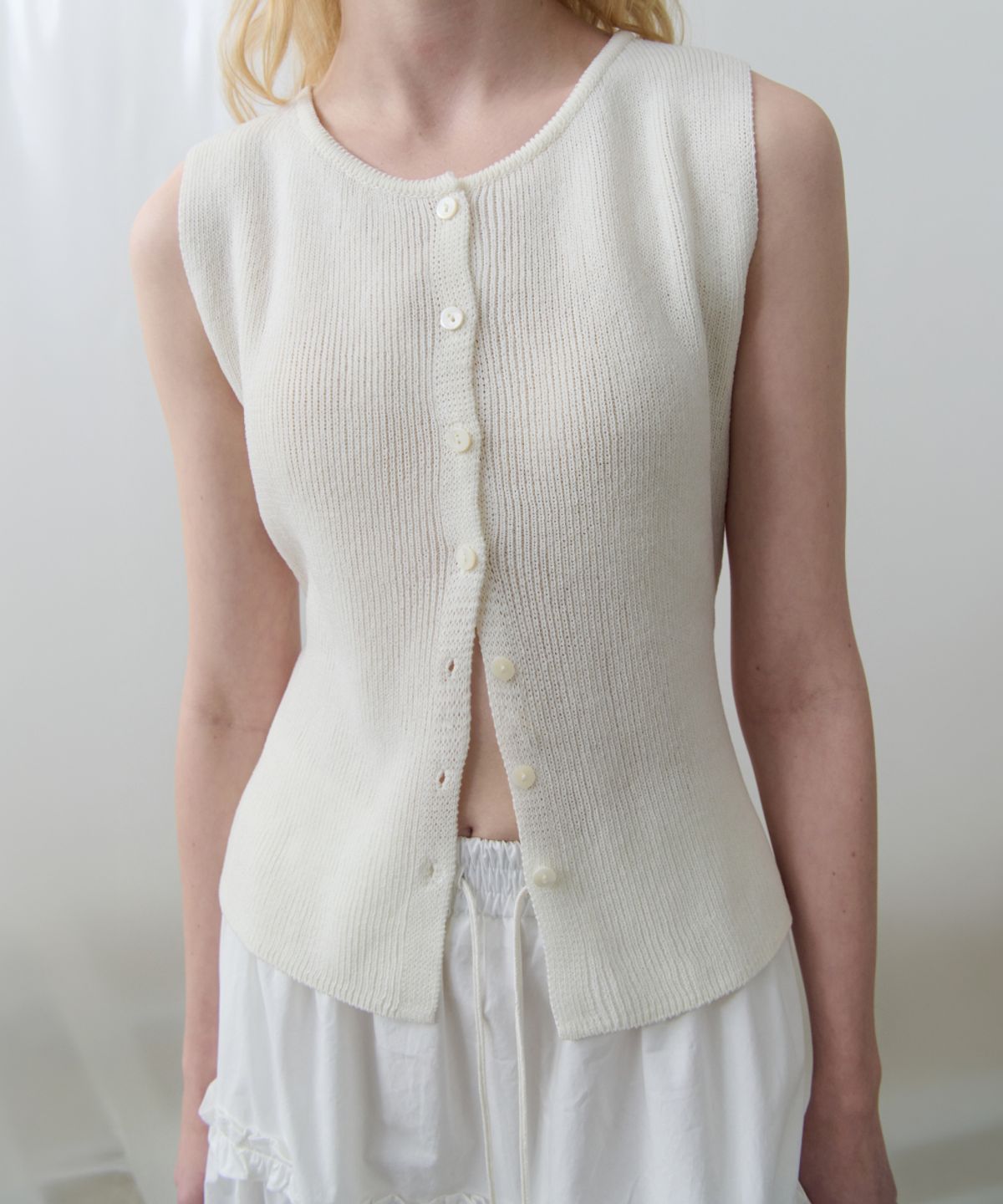 토아베(TOAVE) Back String Detail Knit Vest (Ivory)