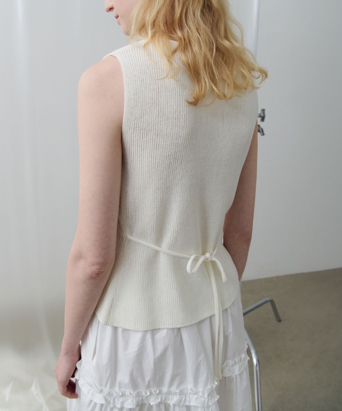 토아베(TOAVE) Back String Detail Knit Vest (Ivory)