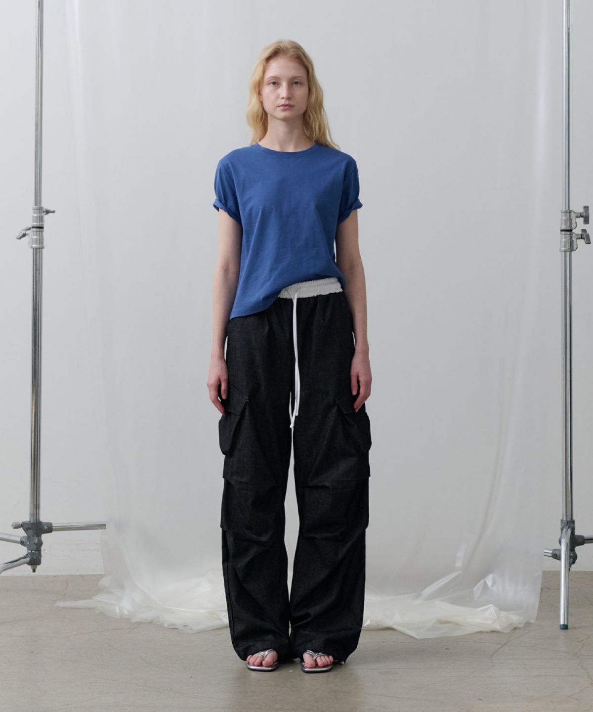 토아베(TOAVE) Contrast Waist Parachute Cargo Pants (Washed black)