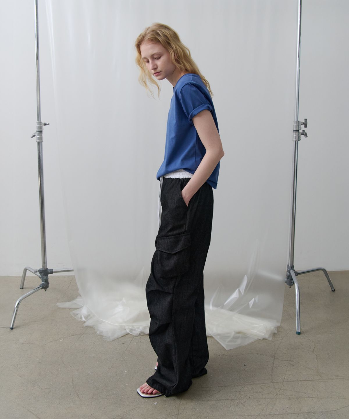 토아베(TOAVE) Contrast Waist Parachute Cargo Pants (Washed black)