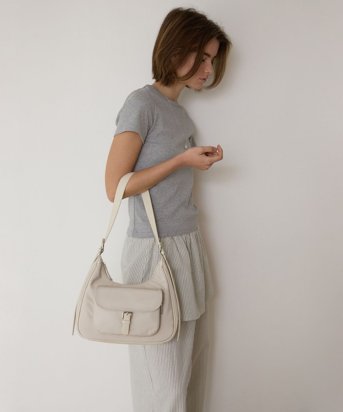 어몽(AMONG) A NYLON BUCKLED POCKET SHOULDER BAG_CREAM