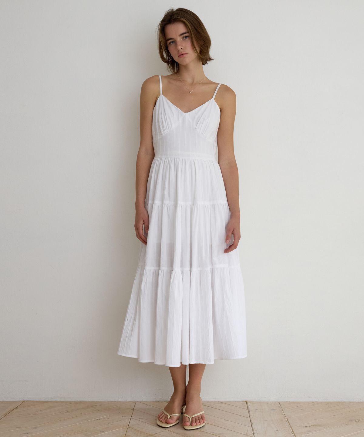 어몽(AMONG) A CAN CAN SLEEVELESS DRESS_WHITE