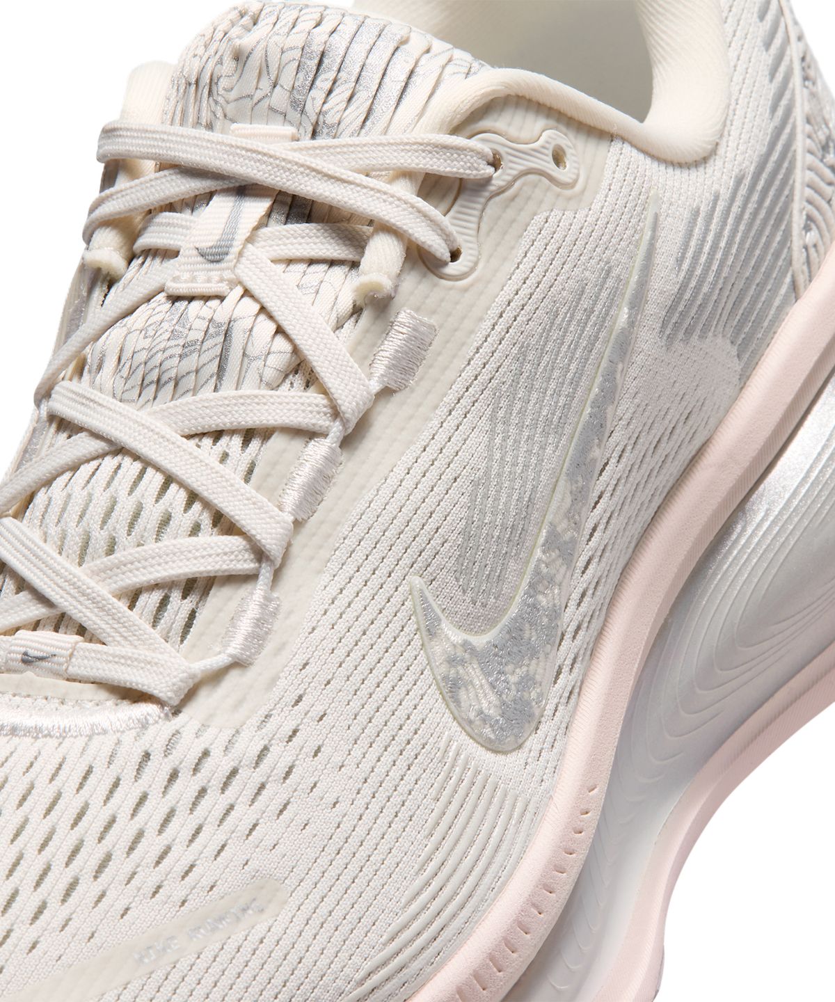 나이키(NIKE) 보메로 18 SE W - 팬텀:그레이 포그:메탈릭 실버:서밋 화이트 / IM8330-001