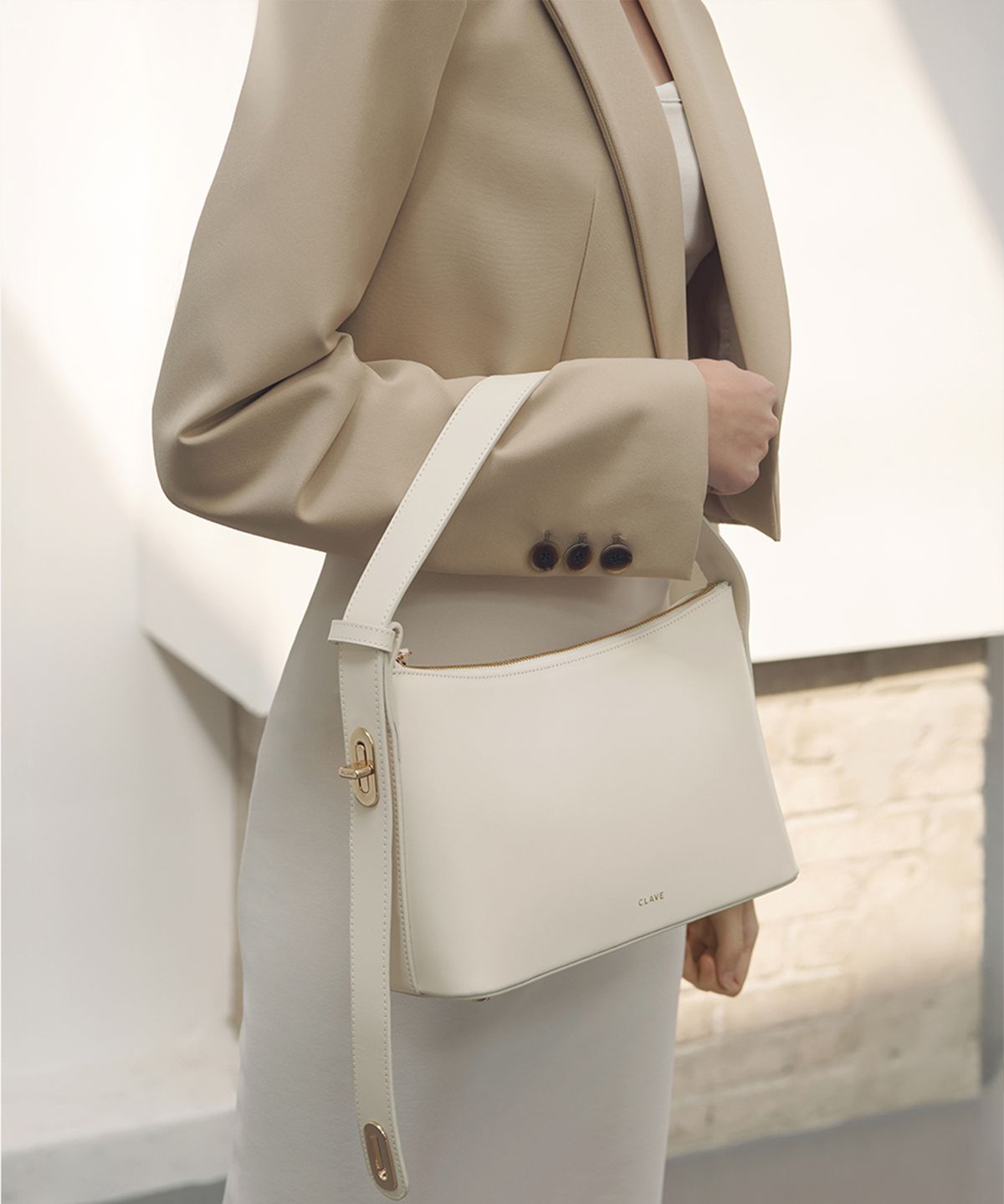 끌라베(CLAVE) 헬렌 크림화이트 숄더백 (HELEN Cream White Shoulder Bag)