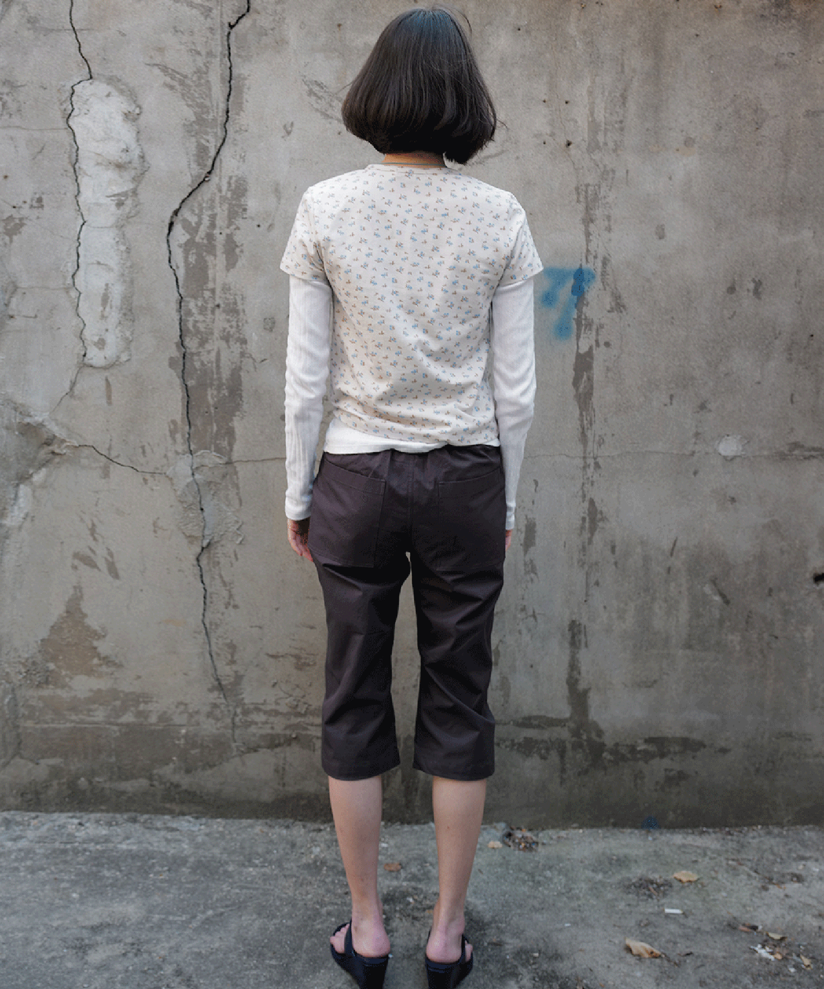 파버(FABEUR) BUTTON CAPRI PANTS (CHARCOAL)