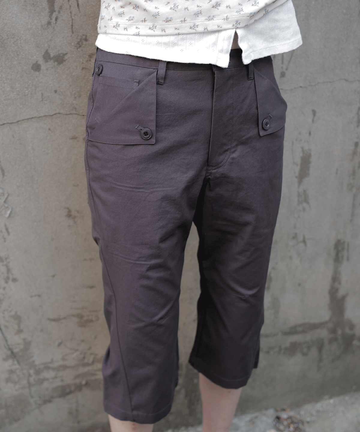 파버(FABEUR) BUTTON CAPRI PANTS (CHARCOAL)