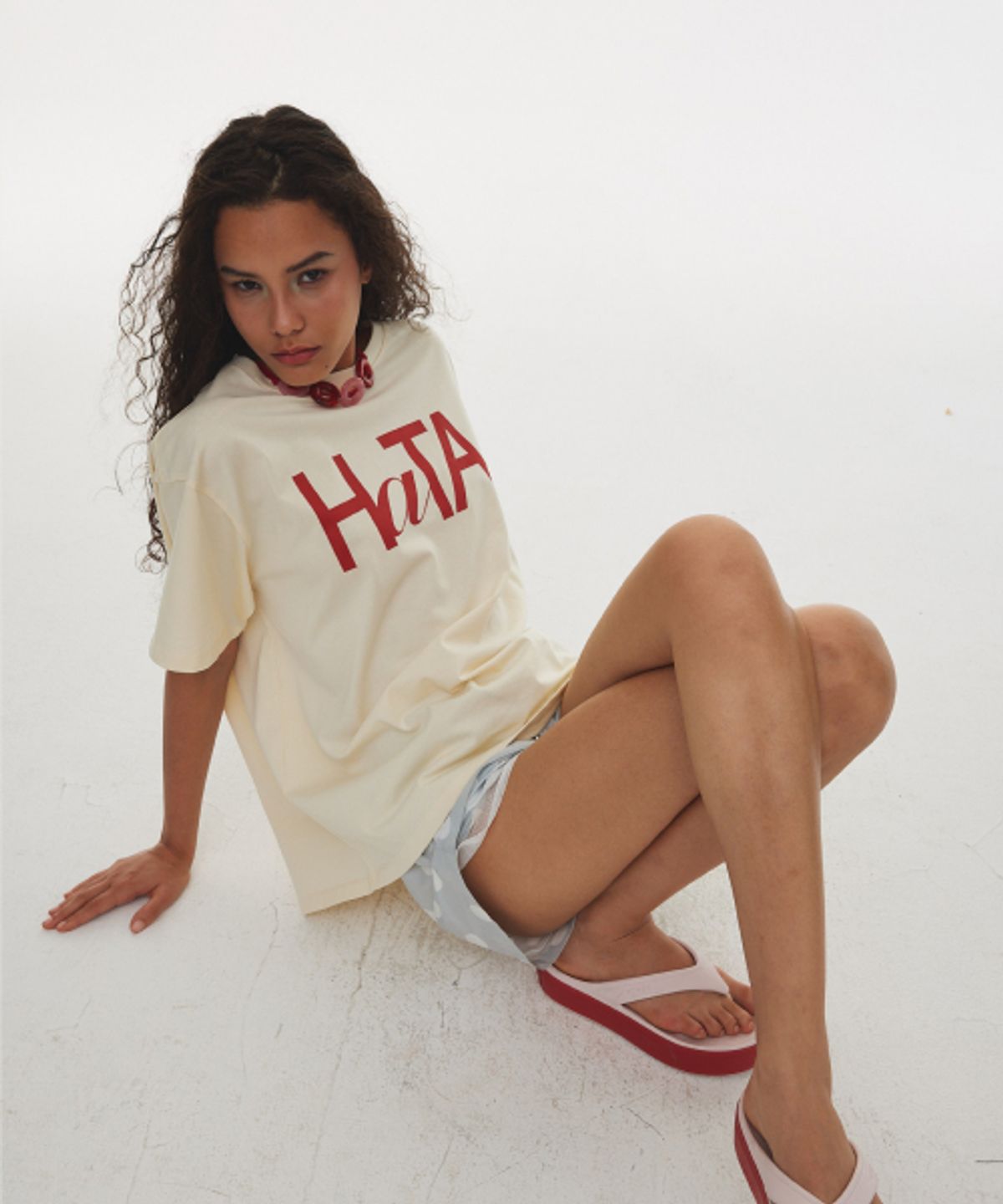 하타(HATA) Signature Graphic T-Shirt_Ivory
